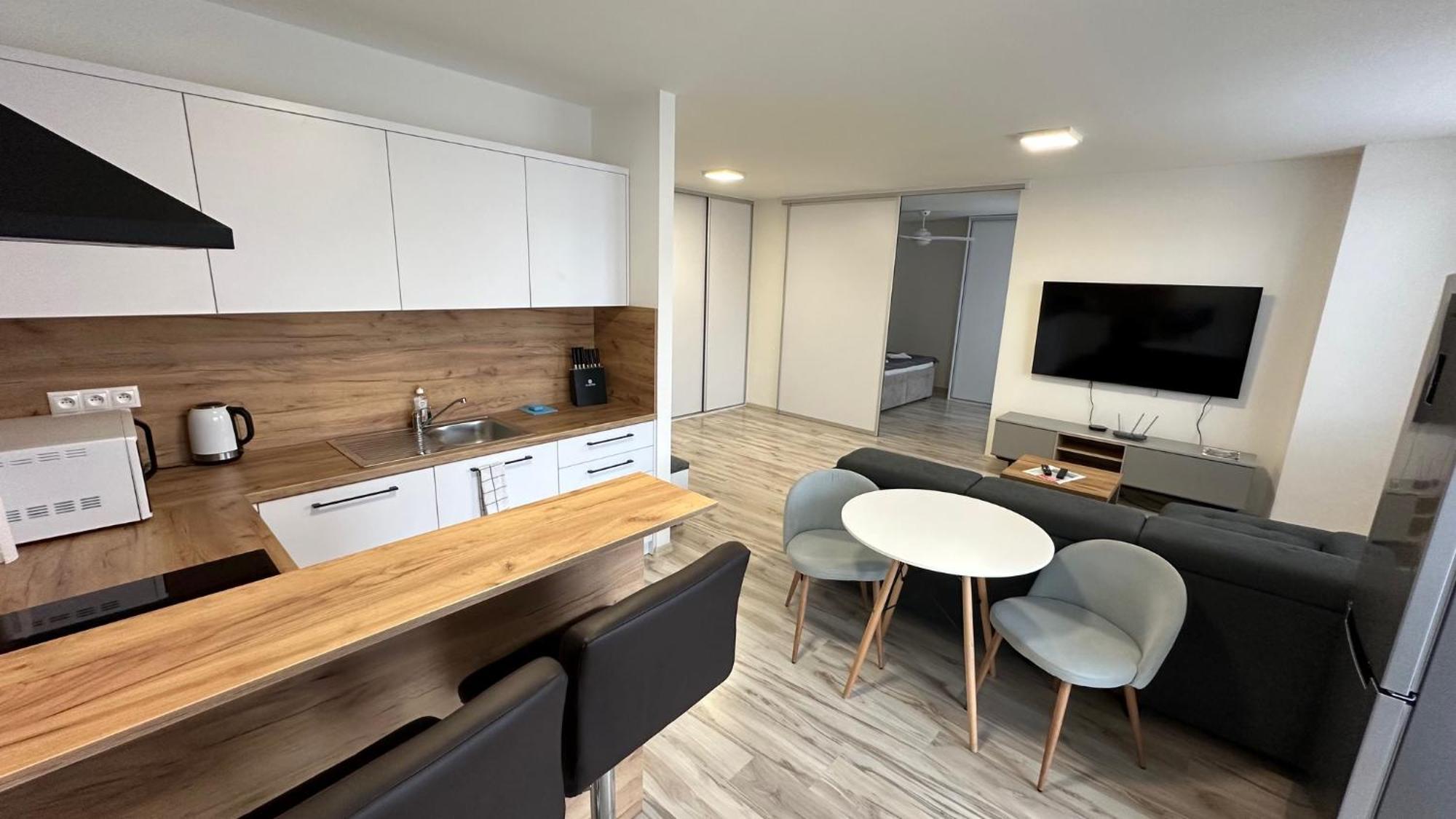 2 Room Apartment With Balcony Liptovsky Mikulas Bagian luar foto